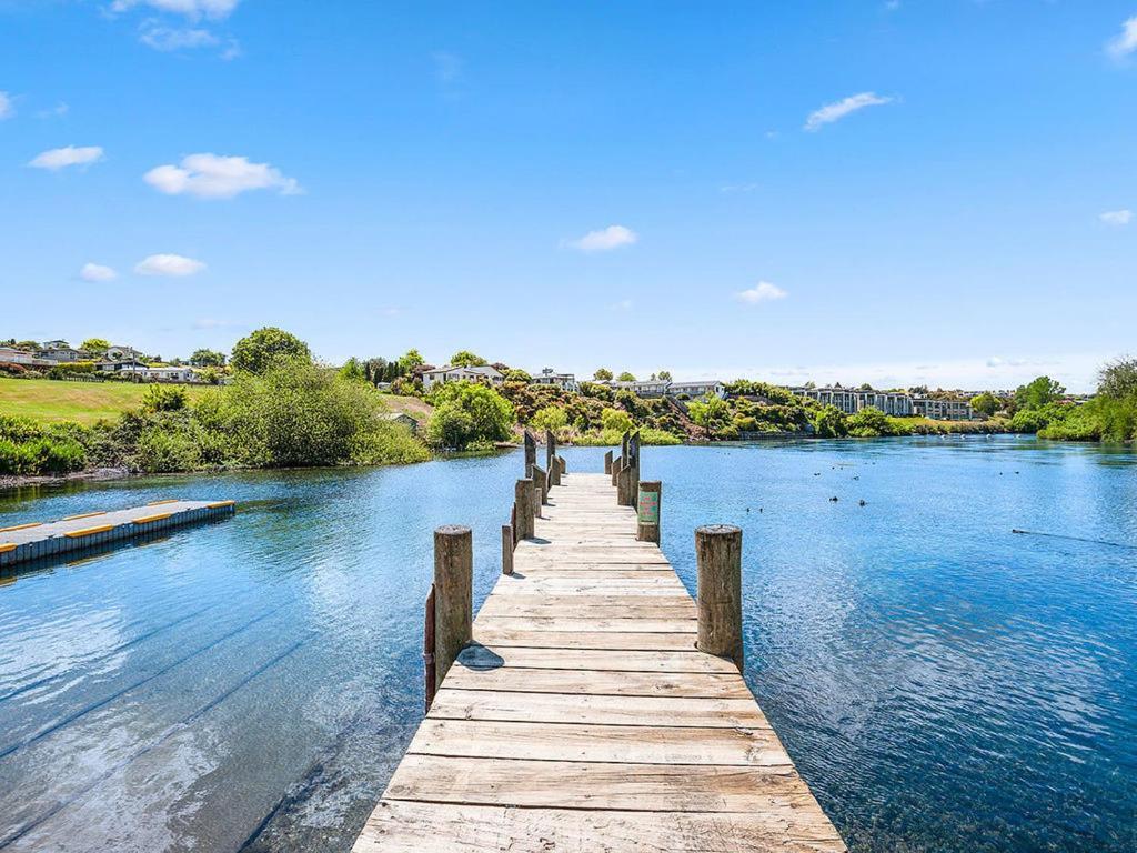Central Riverside Retreat - Taupo Holiday Home Εξωτερικό φωτογραφία