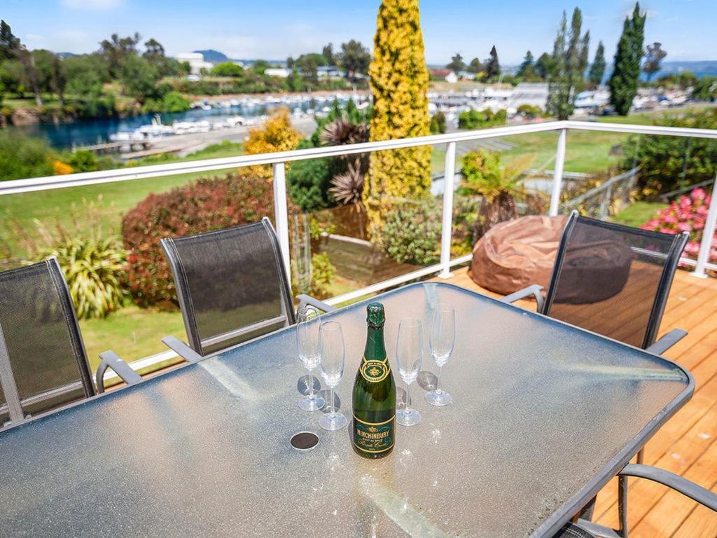 Central Riverside Retreat - Taupo Holiday Home Εξωτερικό φωτογραφία