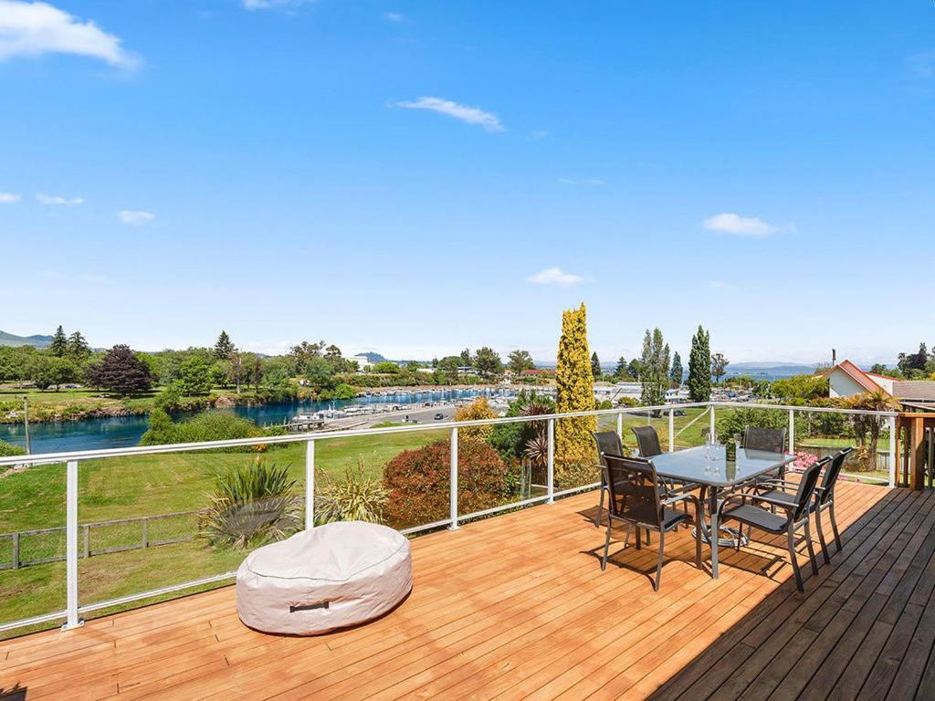 Central Riverside Retreat - Taupo Holiday Home Εξωτερικό φωτογραφία