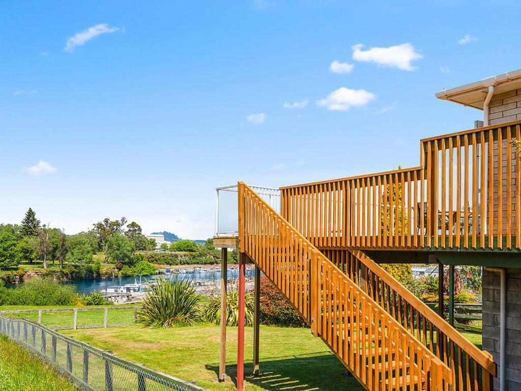 Central Riverside Retreat - Taupo Holiday Home Εξωτερικό φωτογραφία