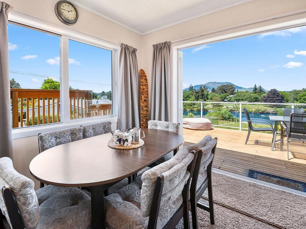 Central Riverside Retreat - Taupo Holiday Home Εξωτερικό φωτογραφία